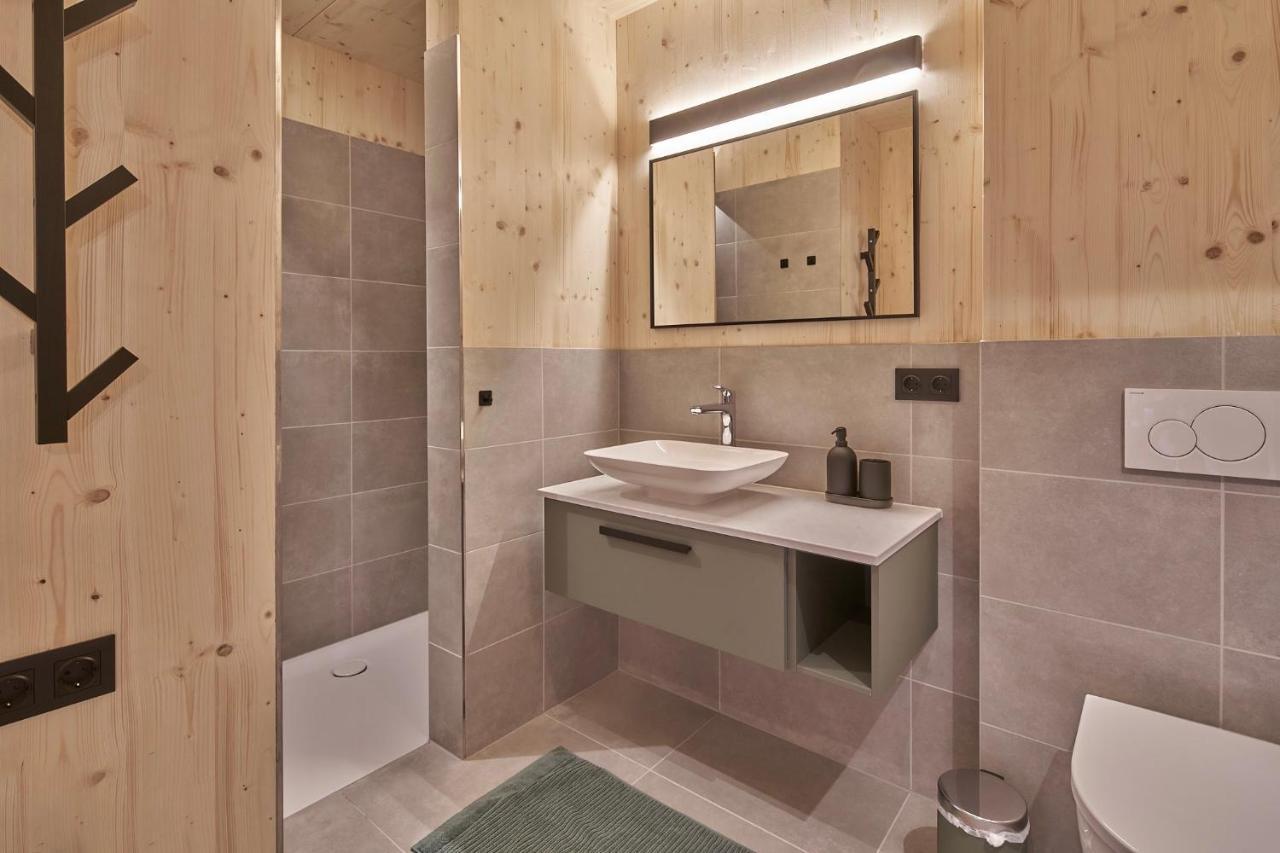 Black Forest Lodges - Gehobene Ferienwohnungen Mit Privatsaunas Tulfes Luaran gambar