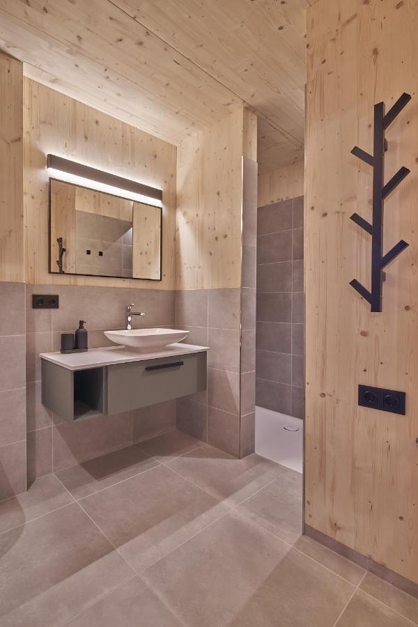 Black Forest Lodges - Gehobene Ferienwohnungen Mit Privatsaunas Tulfes Luaran gambar