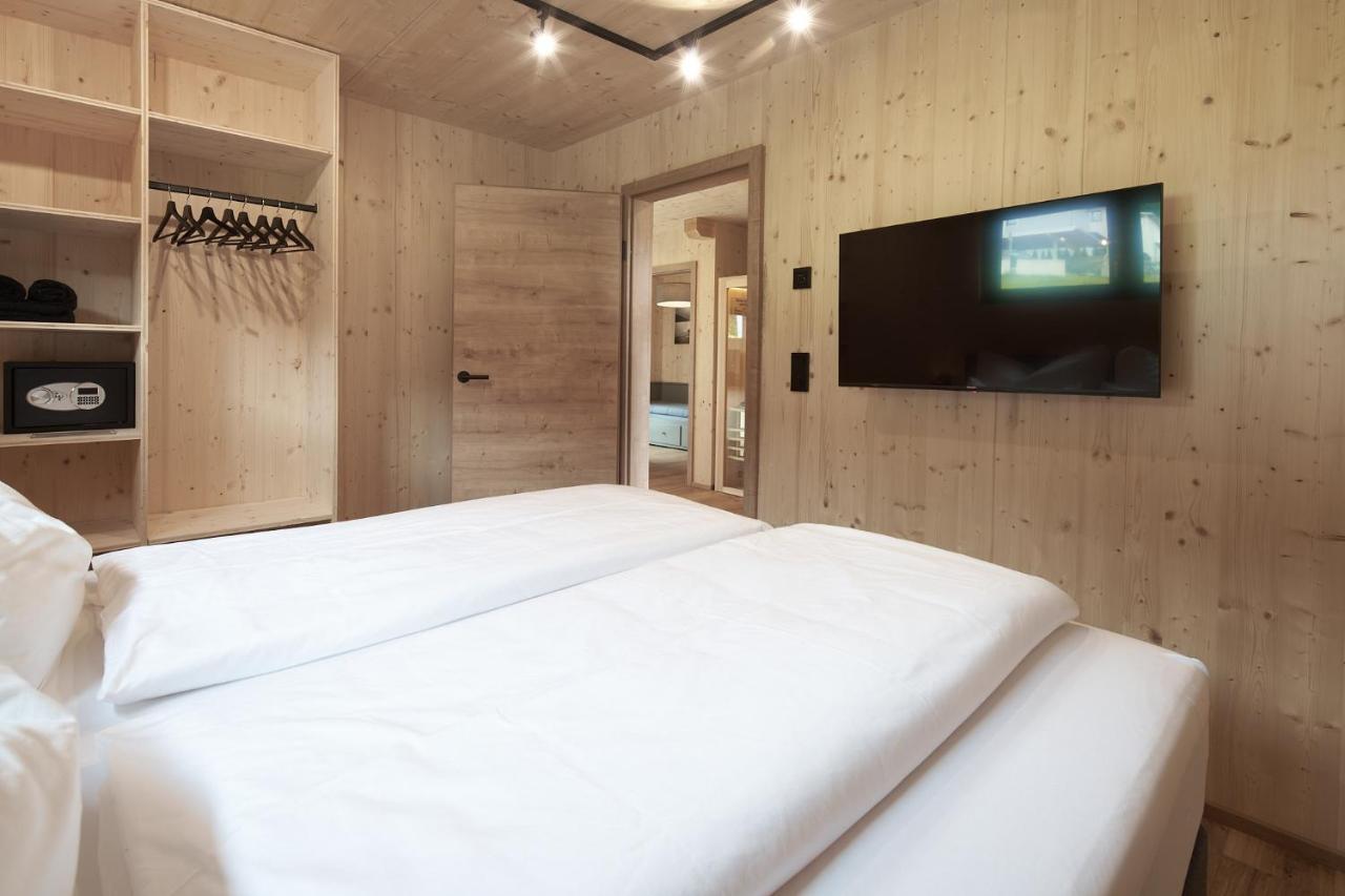 Black Forest Lodges - Gehobene Ferienwohnungen Mit Privatsaunas Tulfes Luaran gambar
